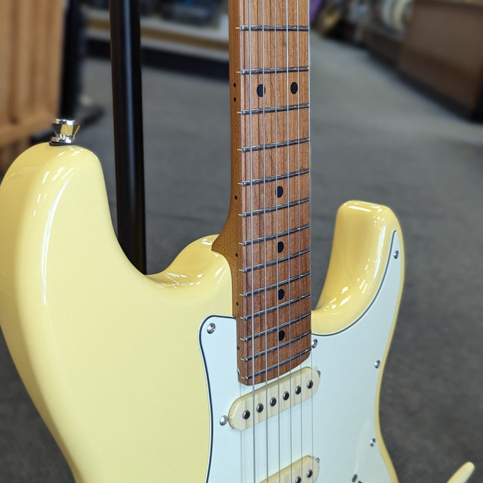 JET Guitars JS-400 VYW Solidbody Strat-Style Guitar - Vintage Yellow HSS, Roasted Maple Neck