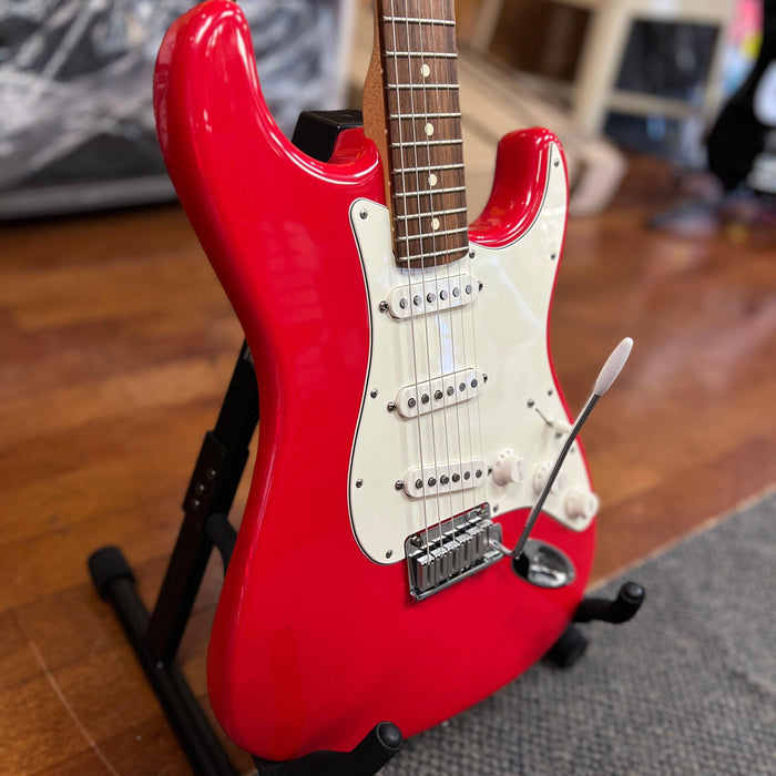 USED 2002 Fender USA Stratocaster in Red w/ OHSC