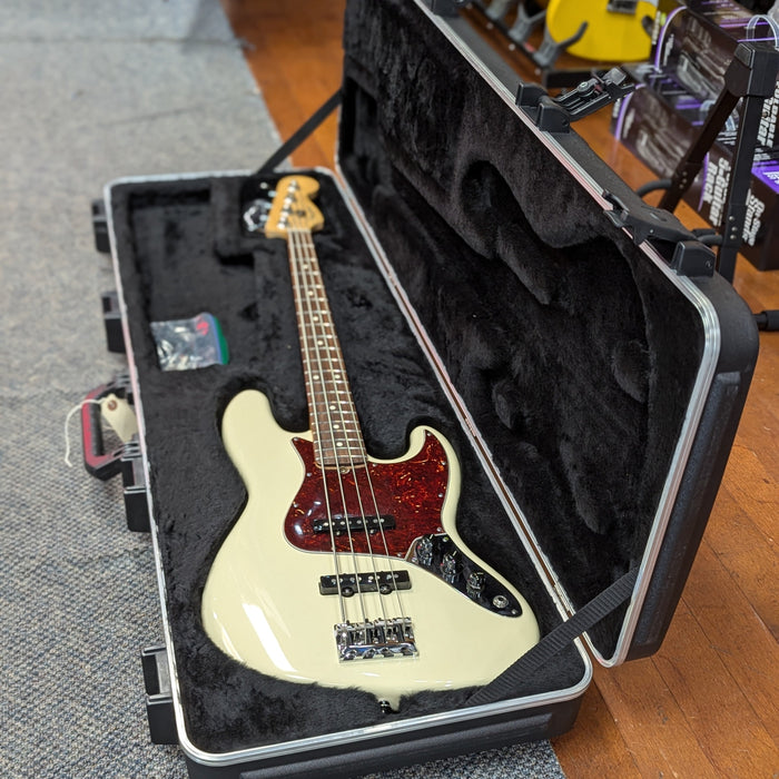 USED 2009 Fender USA  Jazz Electric Bass with Case