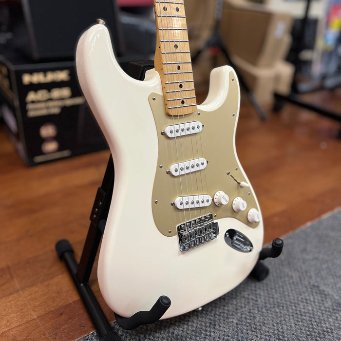 USED 2015 Fender MIM Standard Stratocaster, Arctic White, Maple Fingerboard w/ Bag