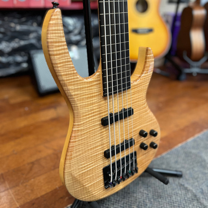 USED Carvin LB76 Fretless 6 string Electric Bass w/ OHSC