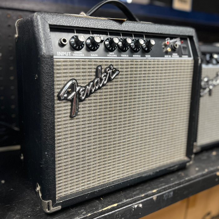 USED Fender Frontman 15g Guitar Combo Amp