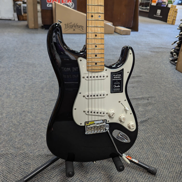 USED Fender Player Stratocaster Maple Fingerboard Electric Guitar, Black