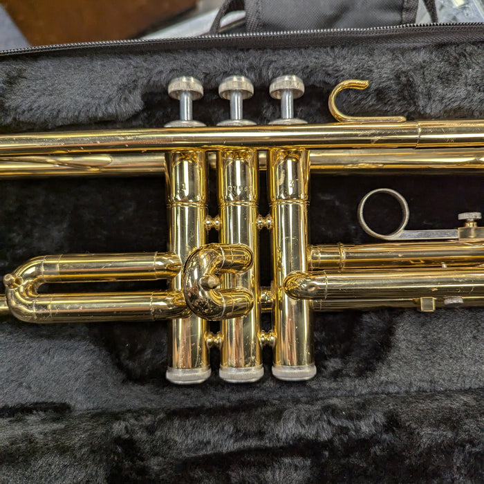 USED Holton T602 Student Trumpet Outfit, (Serial #007867)