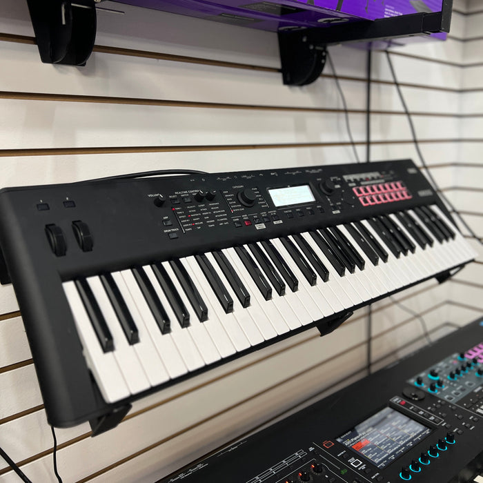 USED Korg Kross 61-Key Music Workstation