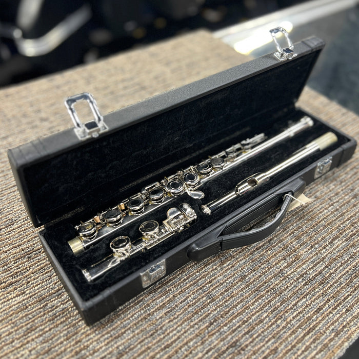 USED Rossetti  1152 Nickel Plated Student Flute Outfit (Serial #ST051718069)