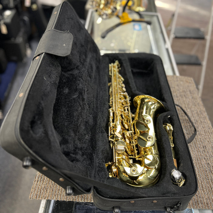 USED Strauss 6300 Alto Saxophone Outfit, Serial (#ST042118027)