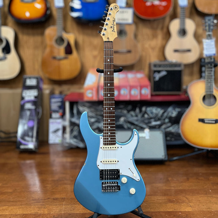 USED Yamaha Pacifica 512 Electric Guitar, Blue