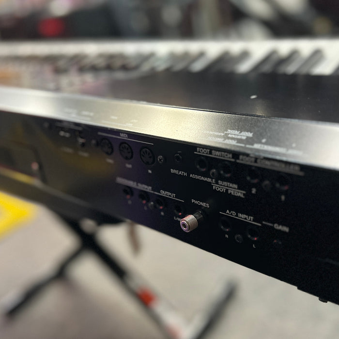 USED Yamaha S90es Digital Piano/ Synthesizer 88 Key