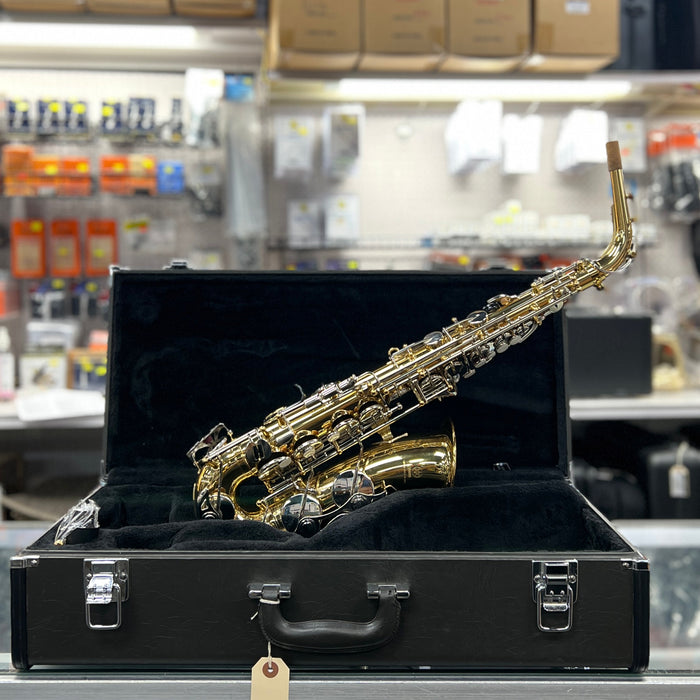 USED Yamaha YAS-26 Alto Saxophone Outfit (M26545)