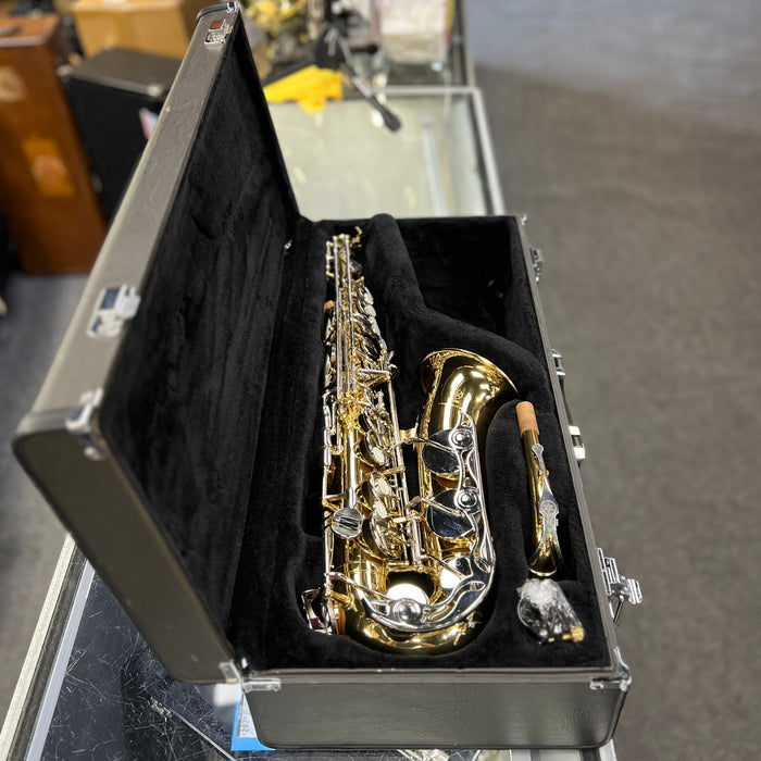 USED Yamaha YAS-26 Alto Saxophone Outfit (M26545)