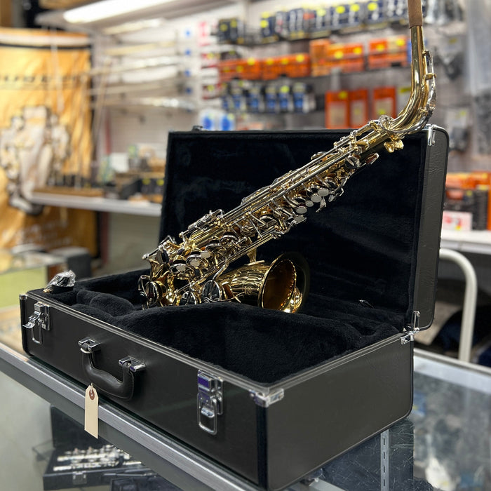 USED Yamaha YAS-26 Alto Saxophone Outfit (M26545)