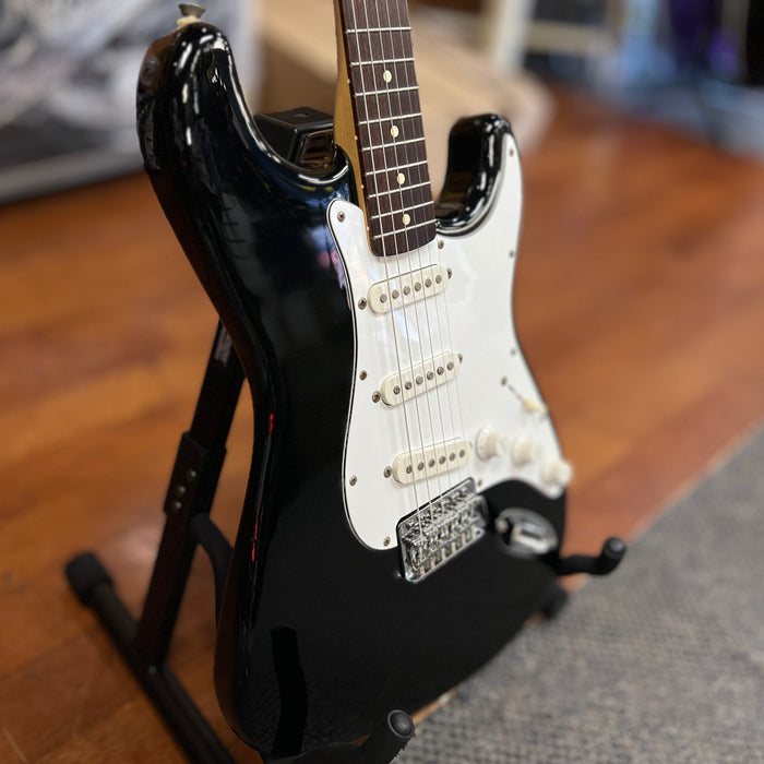 VINTAGE 1992 Fender MIM Stratocaster, Black w/ OHSC